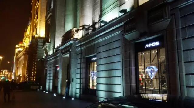 经典案例分析：高科技LED透明橱窗完美诠释高奢品牌