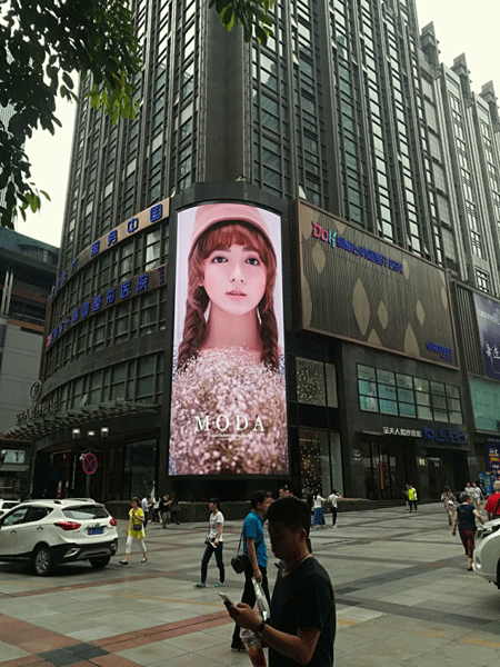 联建光电打造重庆解放碑第一高清户外屏