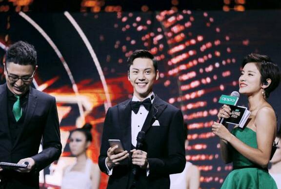 壹品光电 | LED透明屏点燃OPPO年中盛典