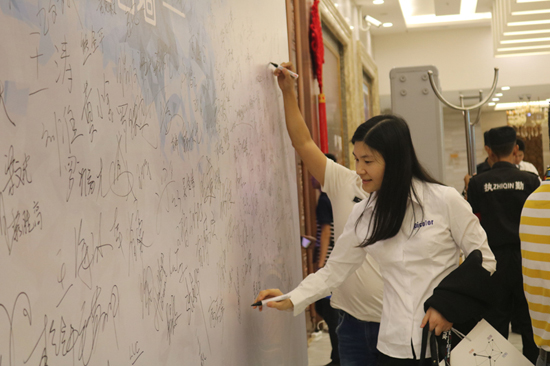 视诚科技“深蓝之蓝”2017秋季发布会圆满落幕!全新技术升级惊艳亮相! 视诚科技“深蓝之蓝”2017秋季发布会圆满落幕!全新技术升级惊艳亮相!