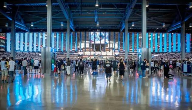 “黑科技”360度响应式LED舞台屏诞生！超酷炫！