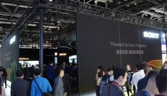 小间距P1.2时代来临 LED显示屏大规模市场应用可期 小间距P1.2时代来临 LED显示屏大规模市场应用可期