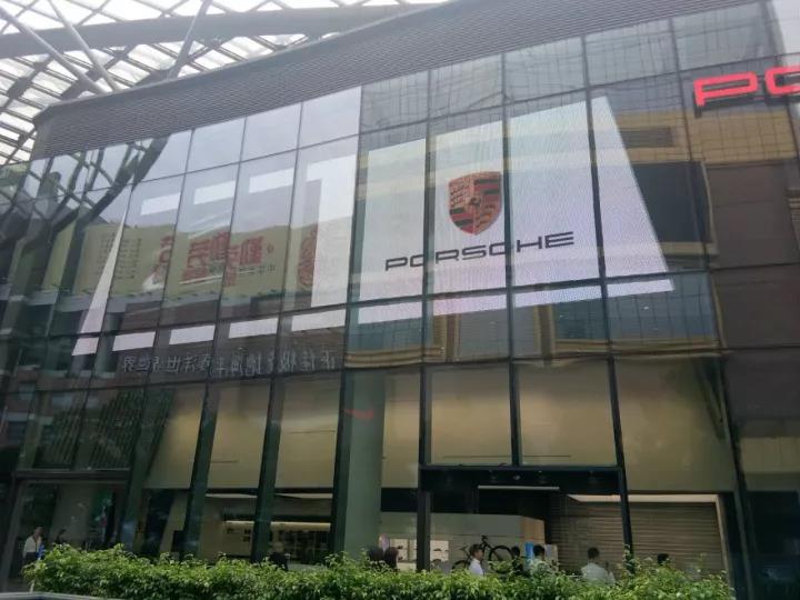 “壕”无人道！广州天河保时捷旗舰店狂装100平米LED屏！