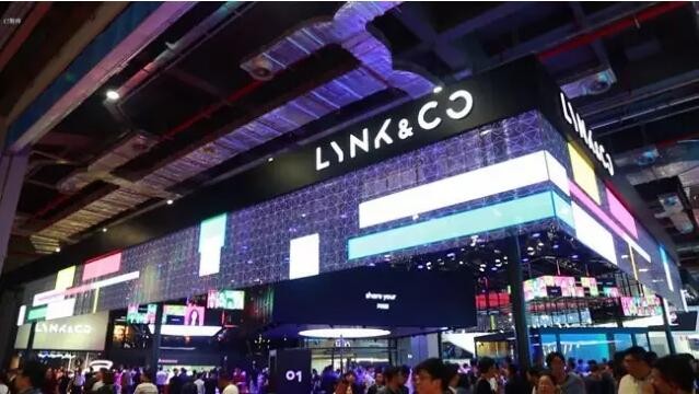 LED透明屏技术解析:凭什么侧发光疯狂碾压正发光? LED透明屏技术解析:凭什么侧发光疯狂碾压正发光?