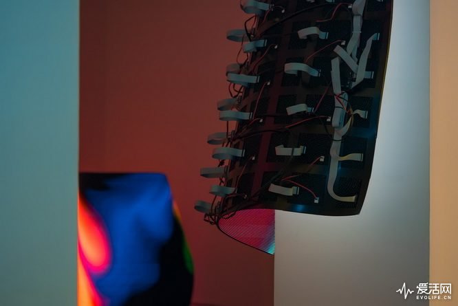 LED屏还能做艺术雕塑？效果太魔幻！