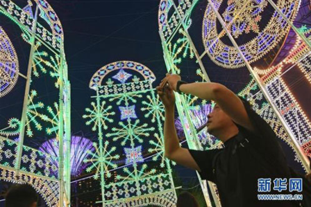 世界各地圣诞彩灯有多美？简直让人想再过一次节！