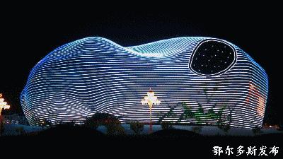 带你进入奇幻空间——LED幕墙让建筑动起来！