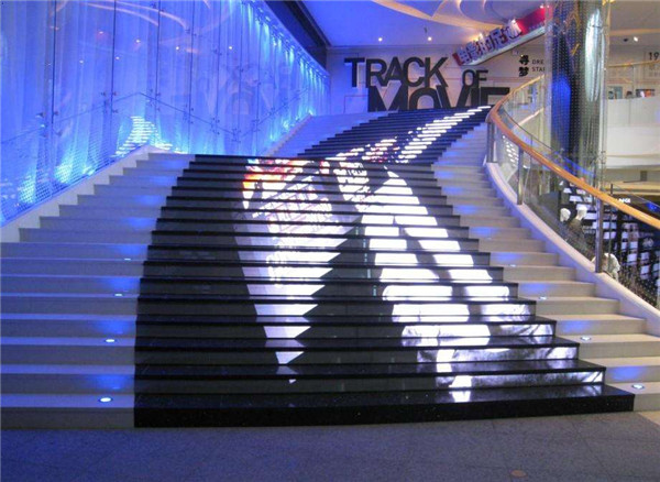 屏企抢滩LED地砖屏领域 “细分领域专业化”成竞争法宝