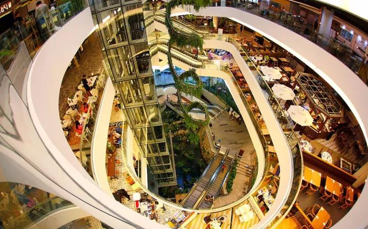 逆天!30米高的LED螺旋屏酷炫炸天!客户起初却只想挡柱子…… 逆天!30米高的LED螺旋屏酷炫炸天!客户起初却只想挡柱子……