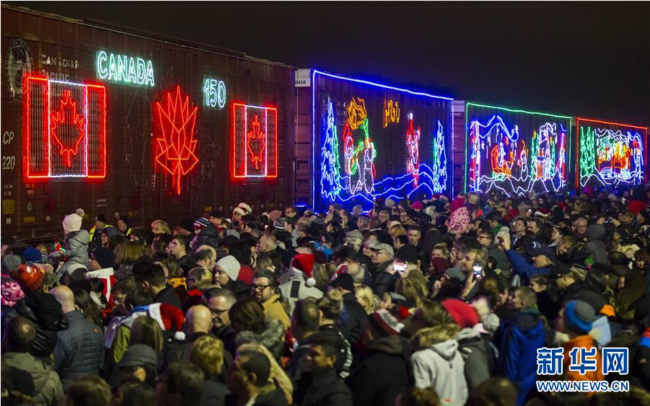 LED灯的圣诞旺季：加拿大“圣诞列车”装饰了上万个LED彩灯