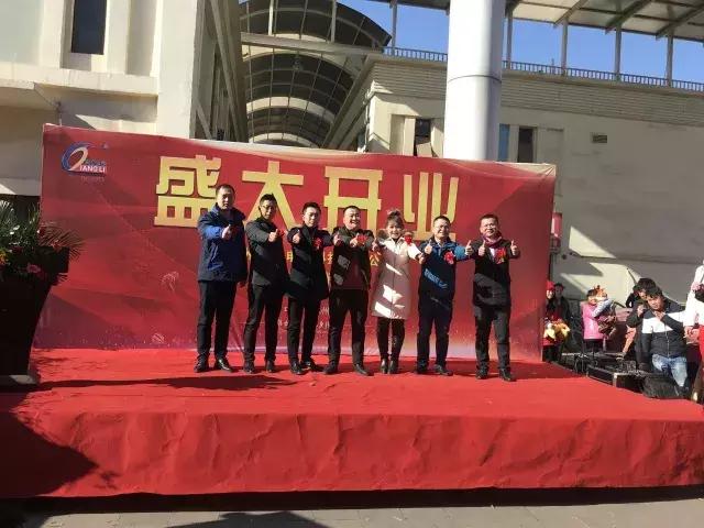 LED显示屏体验店到底该怎么开？