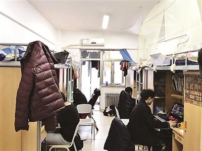 私设地毯LED灯存消防隐患网红“最魔幻宿舍”将整改