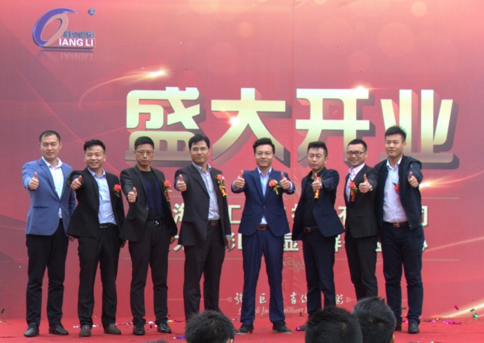 天气再冷 这家LED显示屏体验中心也照样热火朝天！