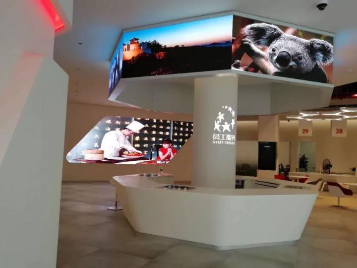 最新小间距LED创意案例：华为服务中心八面环形屏/菱形屏