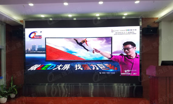 开会大烦恼：关灯拉窗帘 投影还是看不清？终极解决方案在这里！