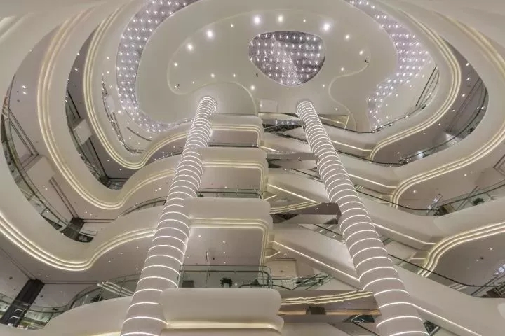 还在买死贵的进口屏？反正这家亚洲最大商场已经想通了