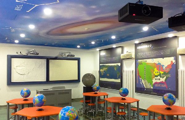 从大屏、互动、AI、虚拟现实来谈谈未来教育！