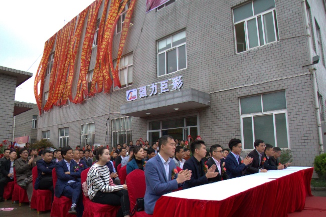 天气再冷 这家LED显示屏体验中心也照样热火朝天！