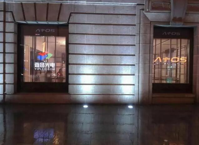 经典案例分析：高科技LED透明橱窗完美诠释高奢品牌