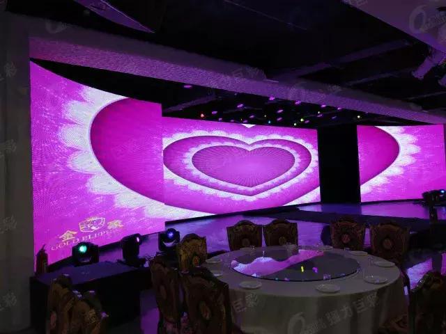最浪漫的婚礼现场怎么布置？这些装了LED屏的酒店简直要上天！