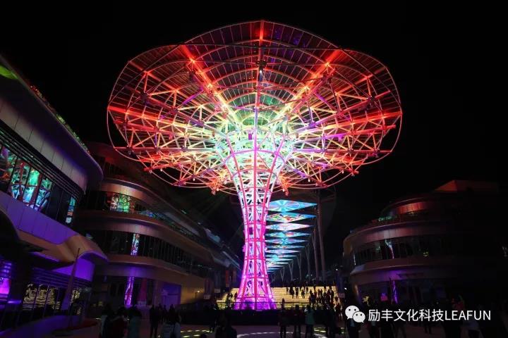 天文小镇又添黑科技！利亚德打造的LED天幕商业街太酷炫了！