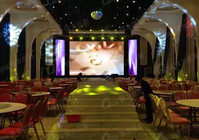 最浪漫的婚礼现场怎么布置？这些装了LED屏的酒店简直要上天！