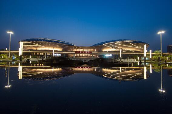 勤上着力打造景观照明产品 极光系列洗墙灯获市场认可 勤上着力打造景观照明产品 极光系列洗墙灯获市场认可