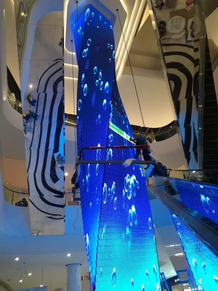 逆天!30米高的LED螺旋屏酷炫炸天!客户起初却只想挡柱子…… 逆天!30米高的LED螺旋屏酷炫炸天!客户起初却只想挡柱子……