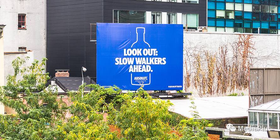 全球创意暖心户外广告：倒咖啡的“老人”、来自天空的味道