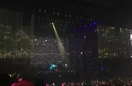 壹品光电|张惠妹世界巡回演唱会 冰屏嗨爆“乌托邦”