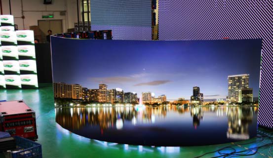 P3.91户外全彩弧形屏 成本更低更具人性化