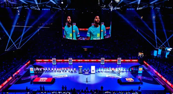 太震撼了!一个人一块LED屏 舞台表演还能这样玩! 太震撼了!一个人一块LED屏 舞台表演还能这样玩!