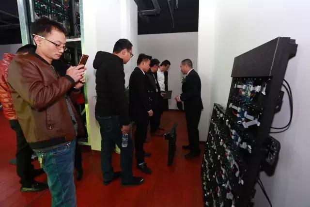 强力巨彩LED显示屏体验中心点燃冬天里的一把火！