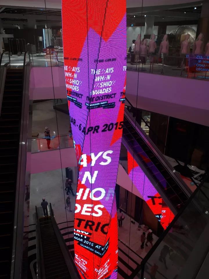 逆天!30米高的LED螺旋屏酷炫炸天!客户起初却只想挡柱子…… 逆天!30米高的LED螺旋屏酷炫炸天!客户起初却只想挡柱子……