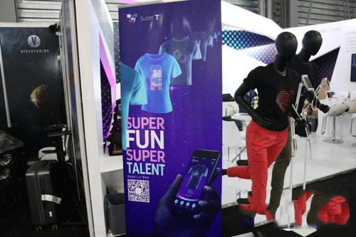 柔性全彩LED显示屏幕与衣服融合一体的可穿戴产品！