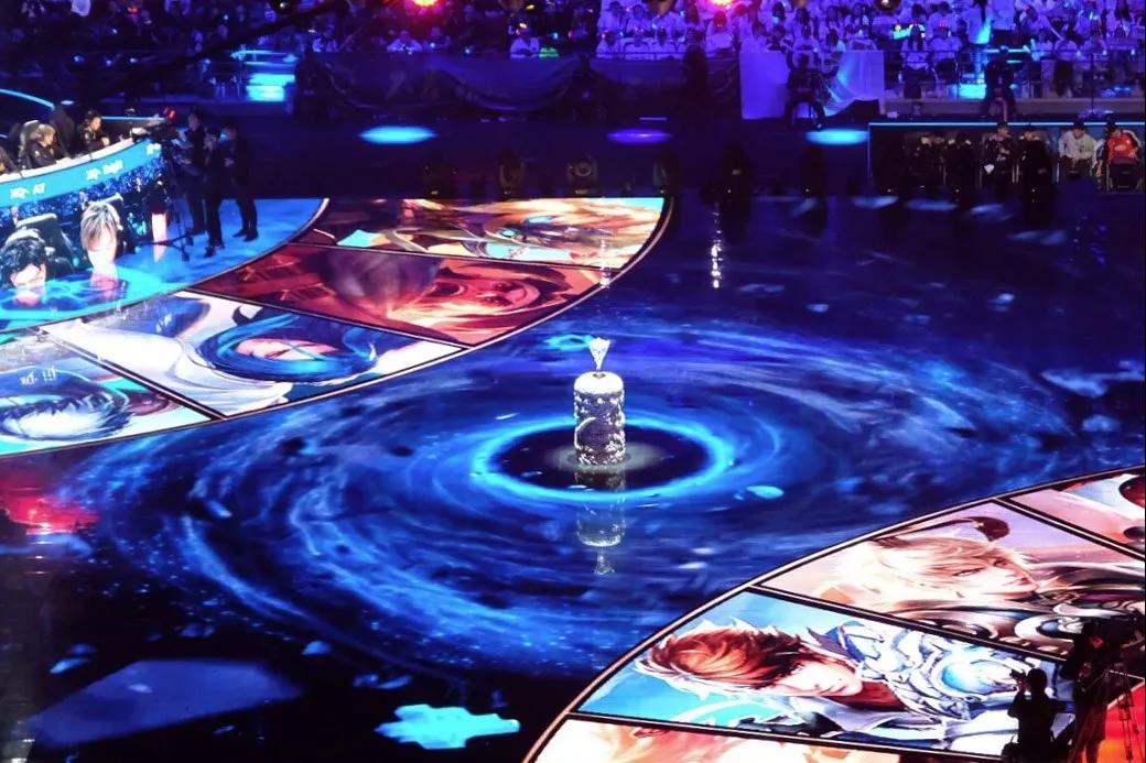 王者荣耀总决赛“杀进”深圳春茧体育馆 LED屏闪耀全场！