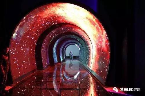 LED柔性屏为什么不火：卷折弯曲，这样的性能市场需要吗？