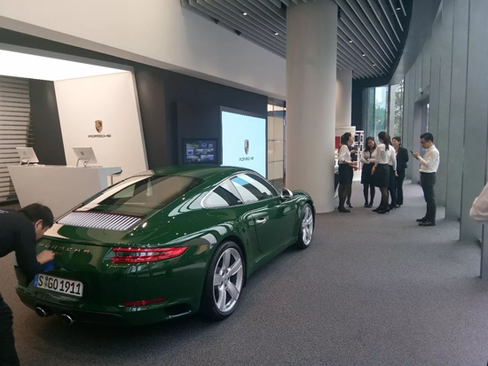 艾比森助力保时捷狂装100m²LED屏打造亚洲最大数字店 艾比森助力保时捷狂装100m²LED屏打造亚洲最大数字店