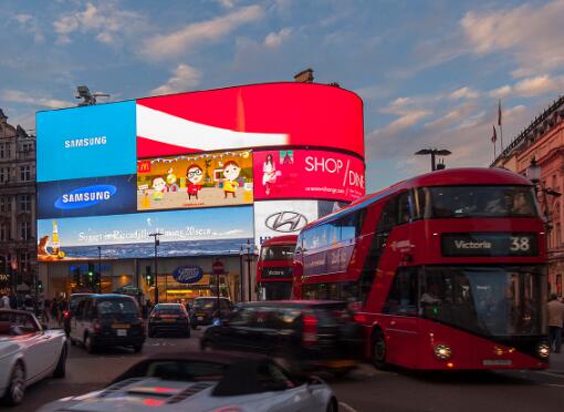 户外LED显示屏新风口？2017年户外广告发展趋势报告来袭！