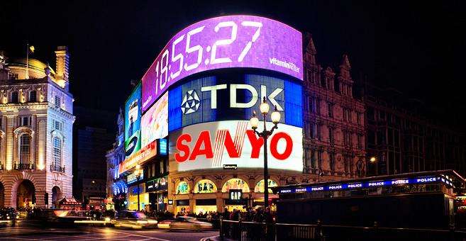 “城市地标”—户外LED广告大屏进退维谷!看其如何力挽狂澜 扭转乾坤! “城市地标”—户外LED广告大屏进退维谷!看其如何力挽狂澜 扭转乾坤!