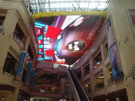 联建光电打造重庆解放碑第一高清户外屏