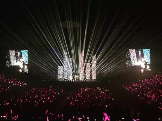 壹品光电|张惠妹世界巡回演唱会 冰屏嗨爆“乌托邦”