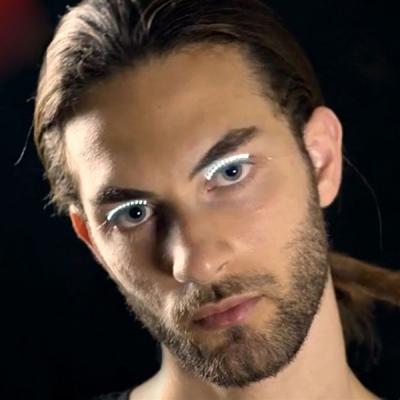 LED假睫毛效果酷炫 专家:不要轻易尝试 可能导致失明! LED假睫毛效果酷炫 专家:不要轻易尝试 可能导致失明!