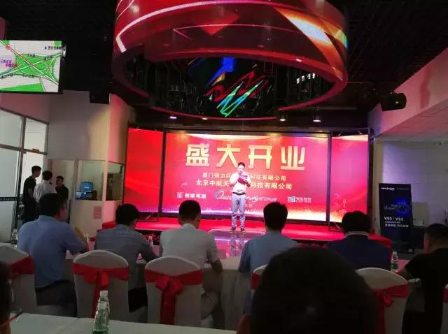 LED显示屏体验店到底该怎么开？
