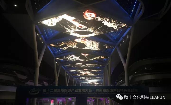 天文小镇又添黑科技！利亚德打造的LED天幕商业街太酷炫了！