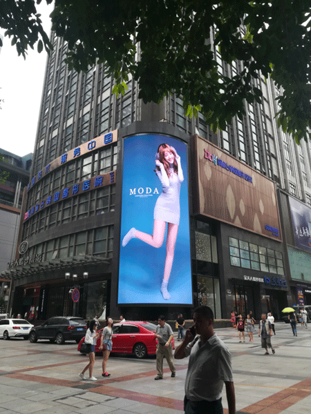 联建光电打造重庆解放碑第一高清户外屏