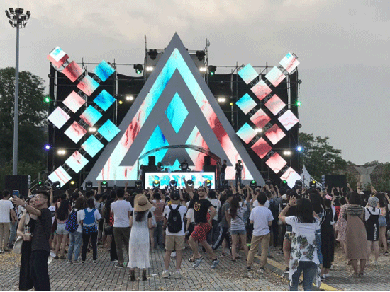 LED异形屏“创意新玩法”——2017年上半年异形屏经典工程