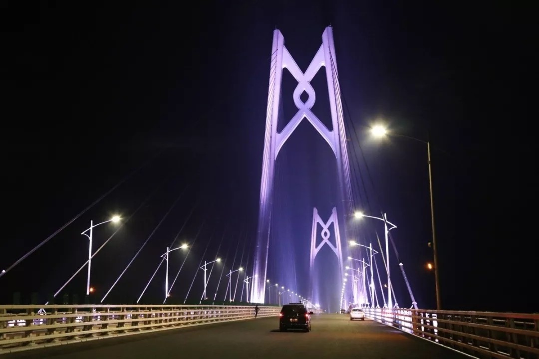 港珠澳大桥灯光效果图大曝光：彩色智能路灯惹眼！