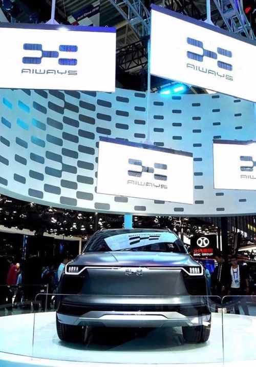 北京国际车展：全场冰屏霸屏 花式创意打擂