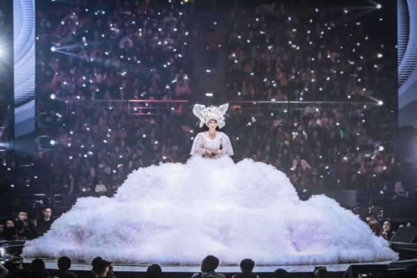 谁声势夺人？2018年三大卫视跨年晚会舞台PK！